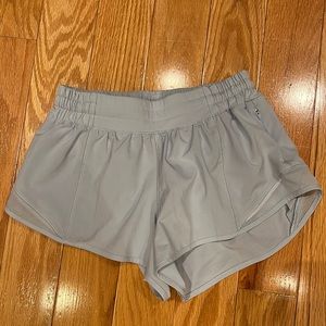 lululemon Hotty Hot short 2.5” size 4. Worn once.